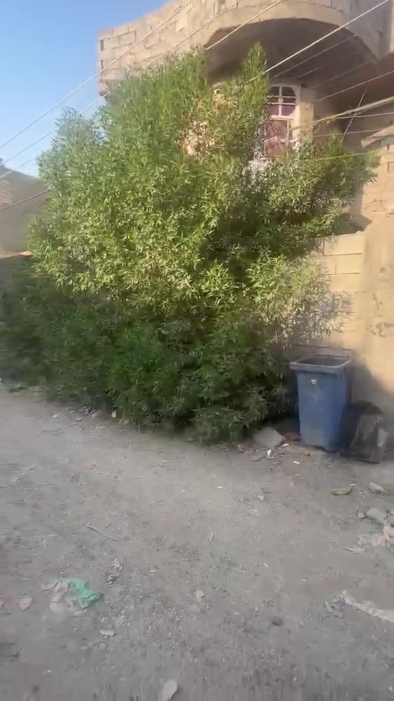 السلام عليكم 🏠 يوجد بيت 200متر لبيع طابقين أربع غرف نوم العنوان كميره شارع المركز قرب جامع ابو الزهراء سعره 140مليون وبي مجال سند 25 الاستفسار 📞 ***********
