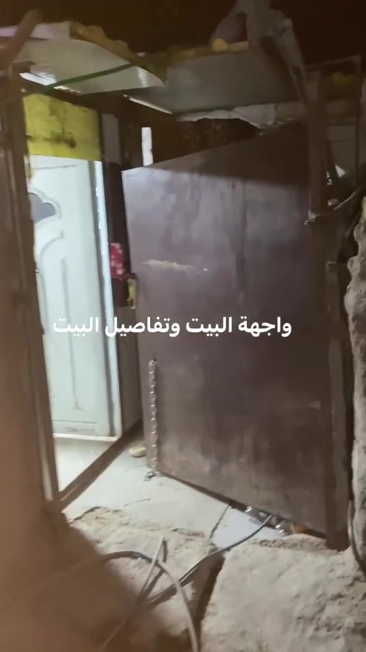 سلام عليكم بيت للبيع تجاوز خمسين متره بي غرفه نوم وهول زغير ومطبخ وحمام ابطنه وطرمه زغيره السكف مال الغرفه اعكاده ووفوك الغرفه هيكل غرفه بس مابي درج مكان البيت الزعفرانيه شارع المعهد شارع المكتبة مال تاج المعارك للستفسار واتساب ***********
البيت مقابل الطابو 40 متره عن التبليط مي وكهرباء كامل خلف مدرسه الكندي مستعجل ع بيعته
