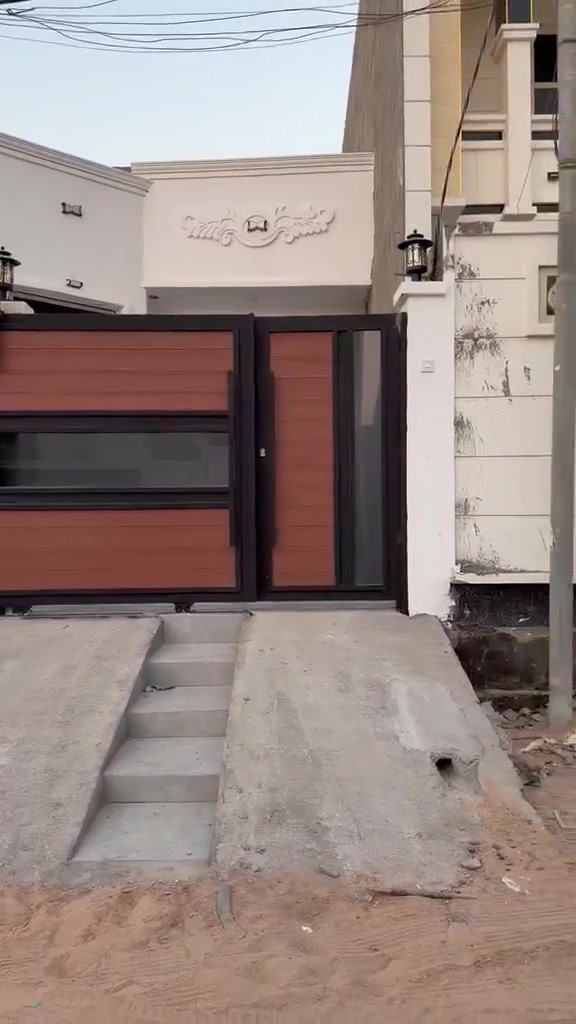 دار لبيع بسته كيلو مقابيل مول زنبيل رقم ١٠٢١٦ بناء جديد سنه البناء ٢٠٢٦ شارع ١٠ طابو صرف بصف مدرسه لميس غرفتين نوم صاله وديوانيه ومطبخ وصحيات استفسار اتصال على رقم *********** ابو خالد مكتب الاصيل
