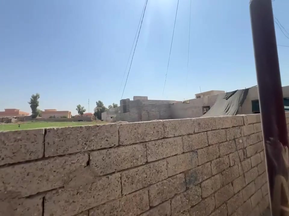 *للبيع قطعتين ارض - حي القوسيات / حي الايمان*

*📍 الموقع:*
قبل معمل 🏭 غاز التوفيق
قريب من شارع دهوك - تبعد عن الشارع العام 250م فقط

قريب من الأسواق 
*📐 المساحة:*
- *قطعتين* كل قطعة *150م*
- *الواجهة*: 7.5 م × *النزال*: 20 م
- *يتوفر تقسيم*: تترهم قطعة 100م - واجهة 5م × نزال 20م
- *اتجاه*: غرب تام 🌇
- *المكان*: مرتفع

*⚡️ الخدمات:*
ماء 💦 + كهرباء ⚡️ + شارع 10م + قريب من شارع العام 

*📄 السند:*
- *سند زراعي 25* حق التصرف - سند ابيض
- *وصل بلدية* 
- *الاصدار*: 2026 جديد
- *البيع*: من الشرعي
-
سعر المتر.  160 الف بي مجال.      

الاستفسار بل الأرقام. 

*********** 
***********
