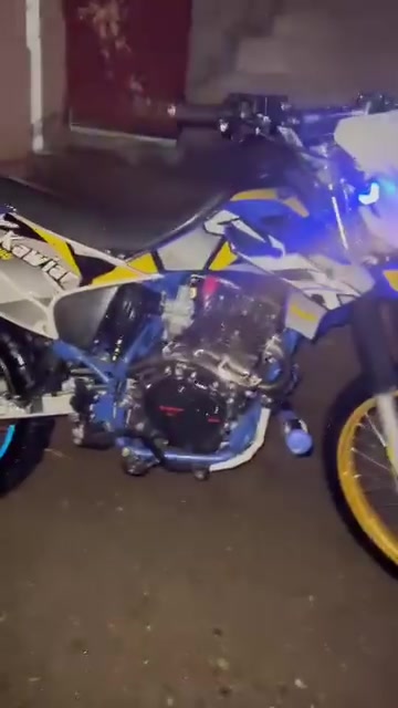 السلام عليكم 
ماطور للبيع قفاز كايويار 2025
صارلو40يوم من مشدود
محرك 200Cc شلعه ومعدل 
مكفول كفاله عامه 
شاصيو لا كسر ولا فطر شرط
كهربائيات كلها شغاله 
وياله شرط لا عواج ولا كسر 
صالنصه صراخ
السعر مليون و200وبي مجال
بيع فقط
مكاني الحاج علي 
رقمي***********
مو شراي لا تبزعني
