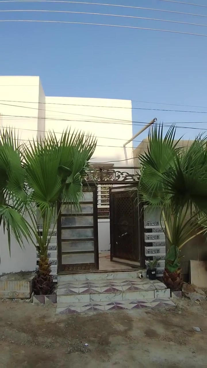 السلام عليكم بيت للبيع المساحه ١٠٠ متر البراكيه شارع المطار القديم قرب جامع الذهبي البيت كامل من كلشي يحتوي على غرفه صاله مطبخ استقبال صحيات داخلي وخارجي بناء بلوك اساس صب كونكريت سقف اعكاده السعر ٣٢ مليون معه المجال الاستفسار على الرقم ***********
