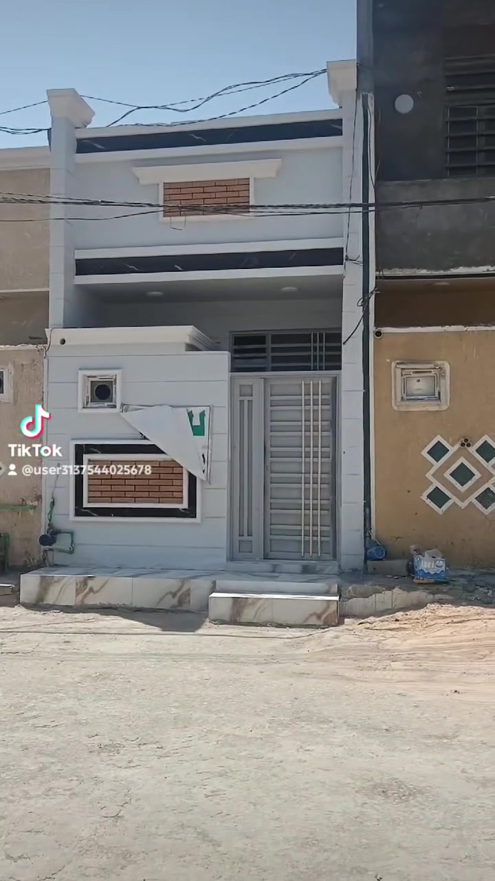 في كربلاء تحديدا مجمع الورده عن شارع الزوار 70 متر بيت 50 متر طابق واحد البناء بلوكو طابو زراعي سند 25 قرار محكمه سعر 39 مع المجال بسيط الحجز***********
