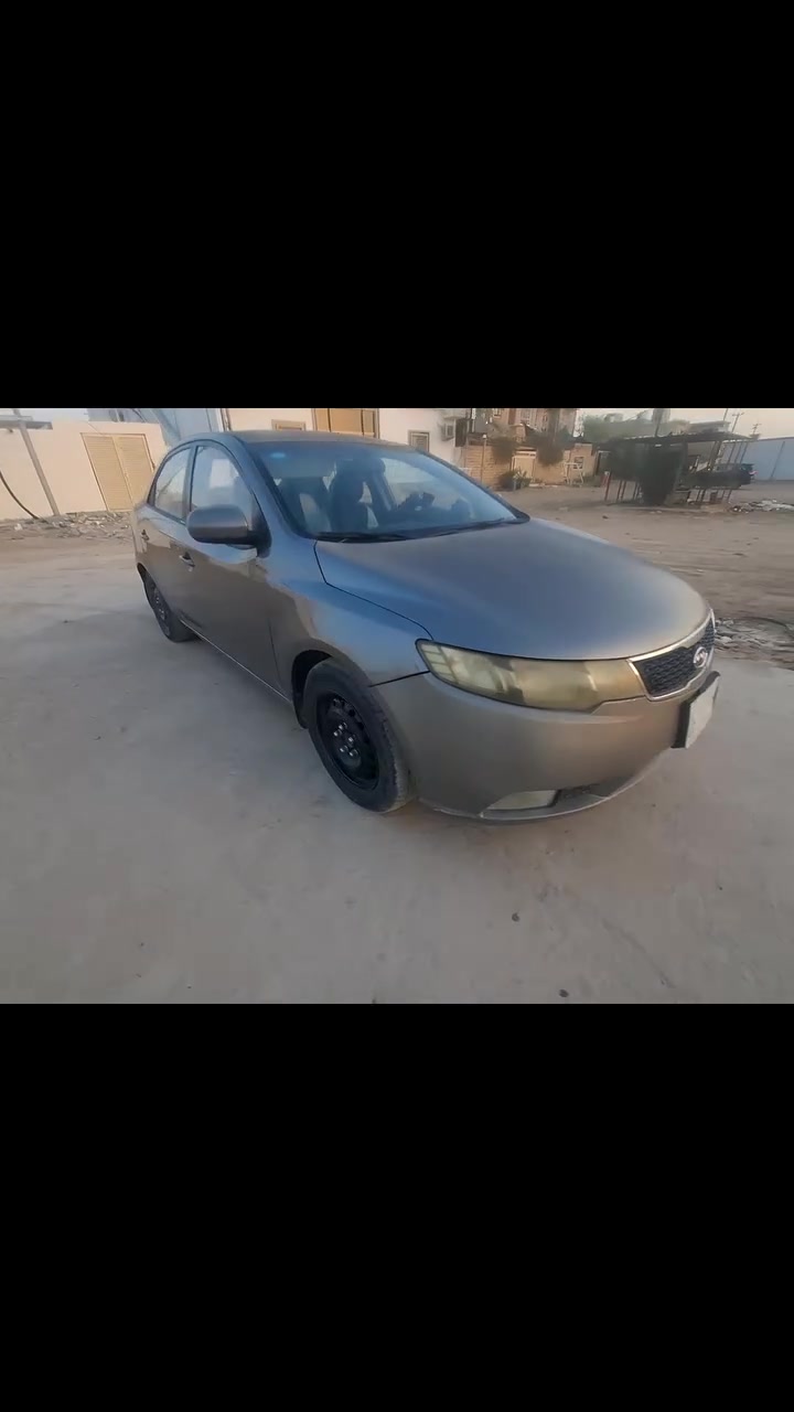 السلام عليكم بيع او مراوس بتكسي كوري فقط 
سيراتو خليجي موديل ٢٠١٢ 
رقم ذي قار انكليزي فقط استلام لوحات 
مكينه ١٦٠٠ بيه تنقيص 
كير جيد جدا ٦ نمره 
كهربائيات كله شغاله 
تبريد ثلج ❄️❄️❄️
غرفه جديده ونضيفه 
بيه ٣ قطع تبديل  
وبيه رشات مكانات بسيطه اثر جراد 
سياره ما بيه خياس برانكيت كفاله  
عندي وكاله عامه بيه السعر ٧٠ 
مكاني ذي قار الشطره 
رقم الهاتف/***********
