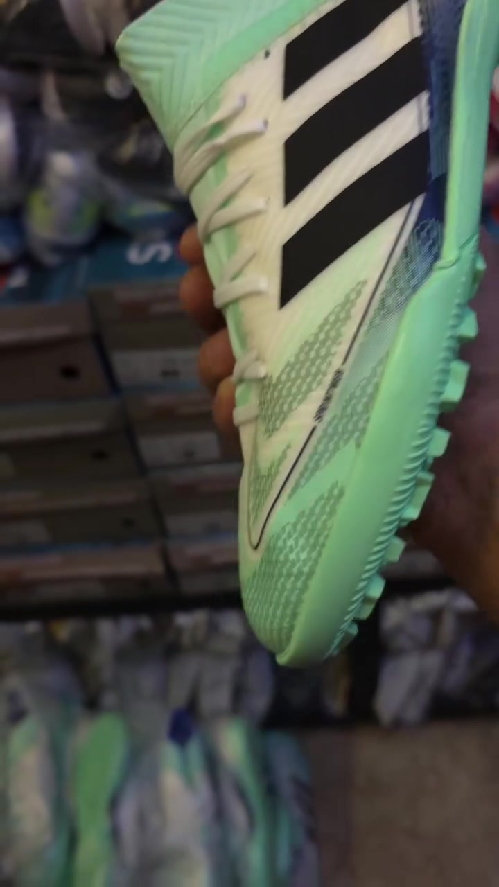 🚨دعم للشباب والرياضه.🔥 خصم 🔥على سعر،حذاء اللعب مسي  الدرجه الاولى سيكون سعره 20 الف  فقط 👟⚽
هذا العرض مستمر لمدة اسبوع من تاريخ اليوم ٢٠٢٦/٩/٢٤
الكميه مفتوحه... العنوان الحسينيه السوق الكبير محل 
محمد الميرنكي  موبايل/*********** علي كوميز
