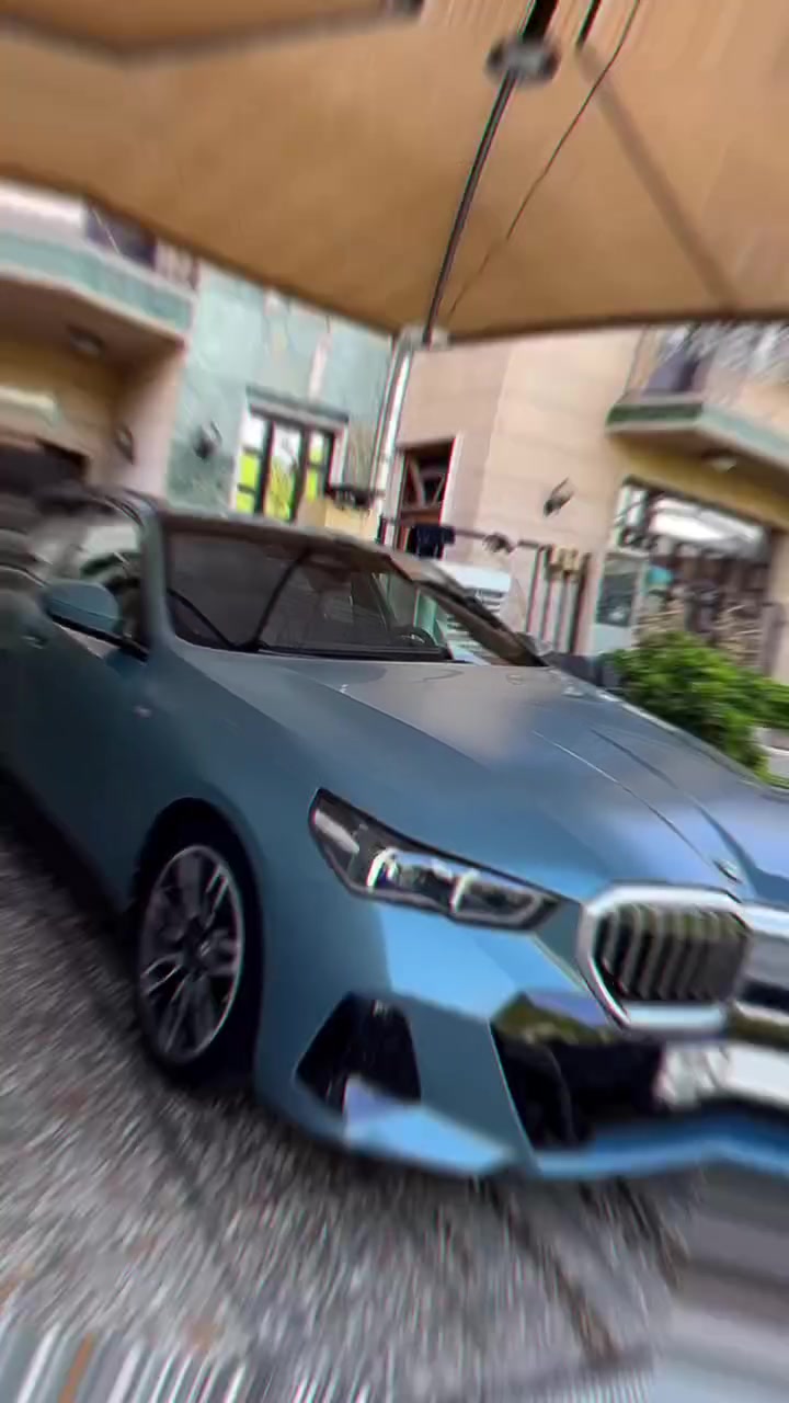 السلام عليكم bmw520 موديل 2024 للبيع 
وكاله العروش 
مغلفه ppf مات (طافي) 
ماشيه 46000 k.m 
لون فيروزي 
مكفوله من كلشي 
ضمان لغايه 2029 
تبدل دهن و فلاتر و ادامه كلها مجانيه لل 2029 
رقم بغداد 
السعر ع الخاص بسبب ضعفاء النفوس ولكسر بحلال العالم 
***********  
واسف ع الاطاله
