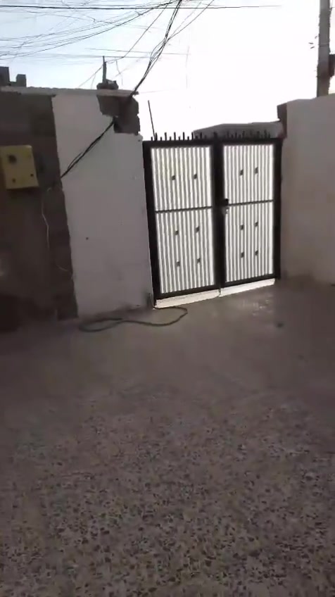 دار للبيع زراعي حي البساتين سند اصفر
مساحه 150 متر ركن موقع مميز 

قرب شارع القناة كامل خدمات 

يحتوي على غرف وصاله ومطبخ وحمام 

منورسطح  بس الكراج مساحة 50 متر 

الاستفسار على رقم بي واتساب 

بسعر مناسب ٧٥ وبي مجال 

***********
