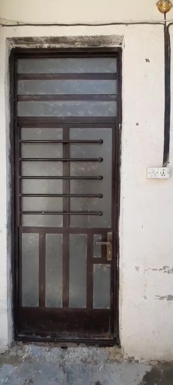 سلام عليكم بيت مساحته ٥٠ متر مكانه جسرديالى منطقه البستان شارع الحدادين البيت بنائه ٢٠٢٤ طابو زراعي ونظيف كلش شراي اتصل //***********
