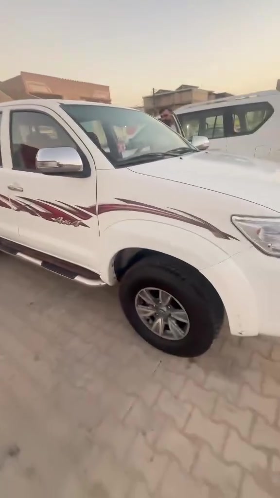 للبيــــع المستعجل 🚨
تويوتا هايلكس 2013
اللون: ابيض
الكير: اوتوماتيك 
الدفع: 4x4 دفع رباعي
الرقم: سليمانيه انكليزي سنويه صاقطه
المكان: النجف الاشرف

المواصفات:
السيارة نضيفة جدا وجاهزة للشغل
مكفولة من الحوادث والصبغ بيه بارد 
طرف بنيد مكادر اصبع مشرك بلون حمر
تبريد ثلج، 

السعر: 185 ورقة وبيها مجال 
***********
