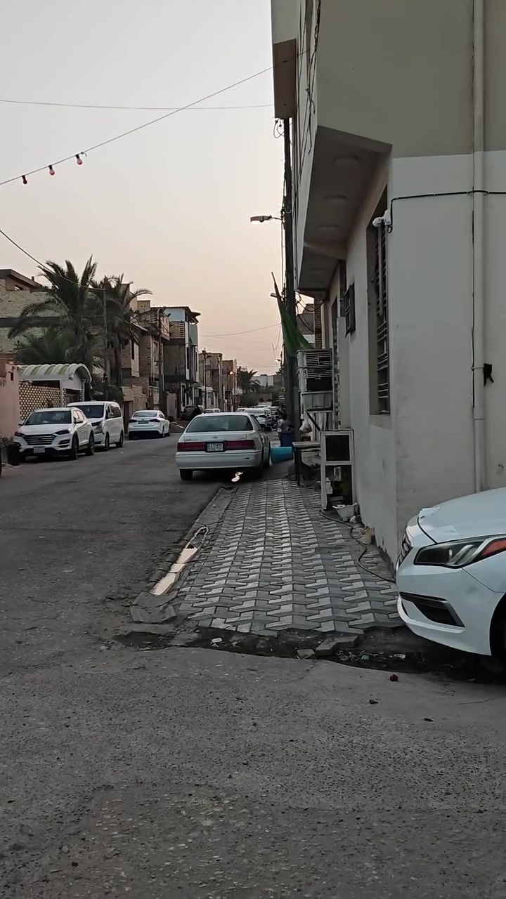 السلام عليكم
بيت للبيع 
* العنوان الكوفه حي  17 تموز قرب مدرسه مكه المكرمه 
* البيت عل شكل حرف T
* المساحه 100m 
* عرض الشارع 6m
للاستفسار اكثر الاتصال عل الرقم 
***********
