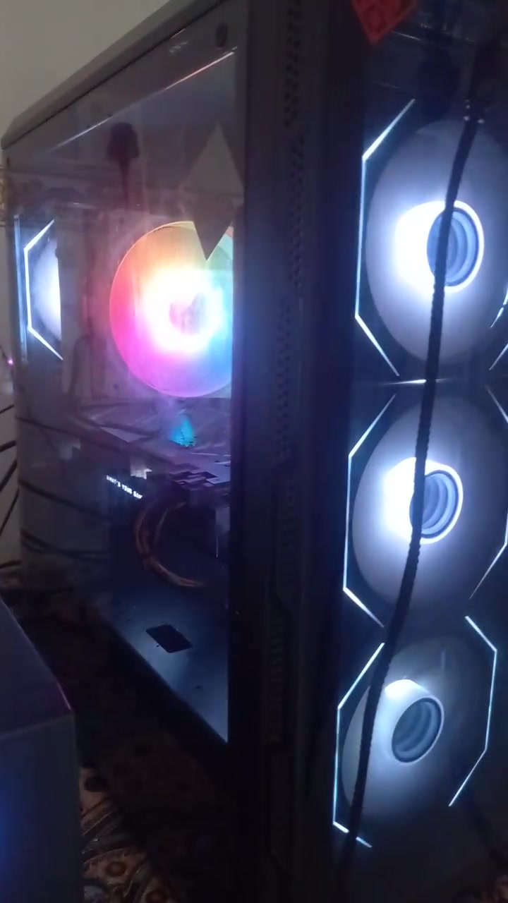 سيت اب كامل للبيع pc
مواصفات الكيس 
Rtx2070سوبر
R7 2700x
رام 16  rgb سرعة3200

 
التخزين hhd1t
SSD 250 ويندوز +SSDنص تيرا 

مرواح انفنتي للكيس 

سماعة لينوفو 

كرسي قيمنق +ميز خشب بس يرادلة جلاد الميز جبير مثل ما موضح بل صورة شاشتين وبي بعد مجال 

UPS حجم 2000 
ينطيك تقريب 23دقيقة بي قارئ فولتية جديد استخدام اقل ال٣ أشهر 

الشاشة الرئيسية LG165حجم 24 هرتز جديدة +شاشة ثانوية HP +ماوس وكيبورد 
 السعر مليون 250

مكاني بغداد الرقم *********** واتساب بس
