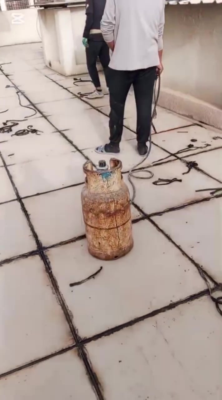 سلام عليكم ⛅ سطحك تعبان سطحك فيه رطوبه  جايك الشته ومحتار الحل ويانه  🤩🤩 سارع بتعمير سطحك 🏘🏘🏛قبل حلول الامطار 👈❄🌧🌨🌧🌨 كل ما يخص اعمال التسطيح  ستجده هنا نعمل كافة انواع السطوح ⛅   كل ما عليك الاتصال  ☎️☎️
*********** وات ساب واتصال 
*********** 
*********** 
لايك وأعجاب للصفحه ومراسلتنا على الخاص

1_اعادة الماستك  وأضافه ماستك جديد 
 2_قلع الماستك  التالف  واظافه جديد 
 3_نضيف السطح وعمل فلانكوت +زفت 
4تطبيك شتايكر

