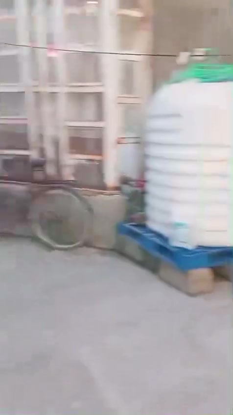السلام عليكم عندي بيت 🏠 منطقة حمدان مقابل محطة غاز حمدان قرب جامع الهذلول طابقين يحتوي على  6 غرف نوم وصاله عدد 2 ومناور ومطبخ واستقبال الطابق الارضي البناء بالطابوق والطابق الثاني ثرمستون مساحة البيت 220 متر الواجهة 11 والنزال 20  للاستفسار ***********
