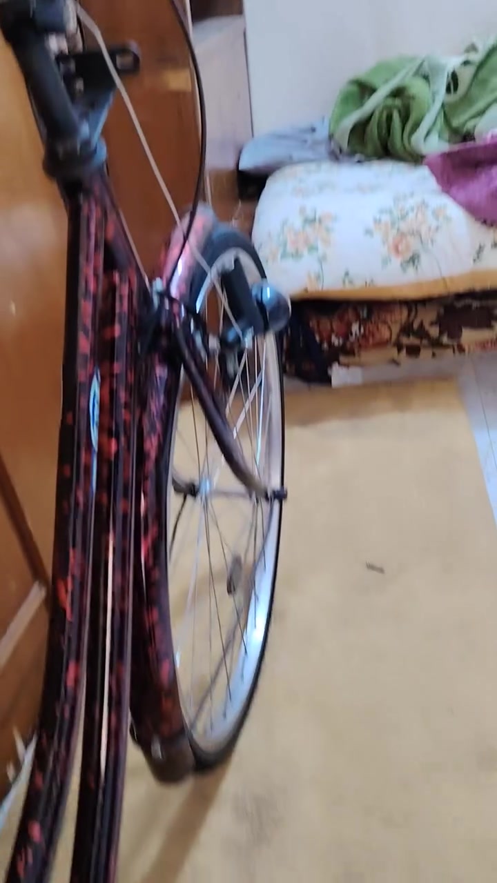 بايسكل للبيع ياباني مفوول ماخذه ب١٨٠ قبل شهرين حجم ٢٦ نضيف كلش ومال جناي جاهز من كلشي مديل ٢٠١٨ رايده ب١١٥ وبي مجال بسيط رقمي *********** بس واتساب @إشارة
