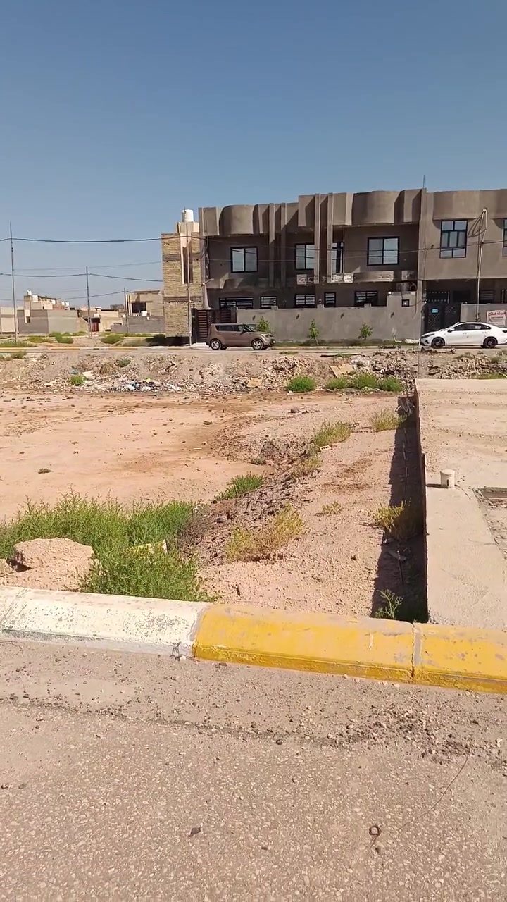 قطعة ارض ١٠٠ متر عامود ١٤٧ مجمع السيده رقيه***********

