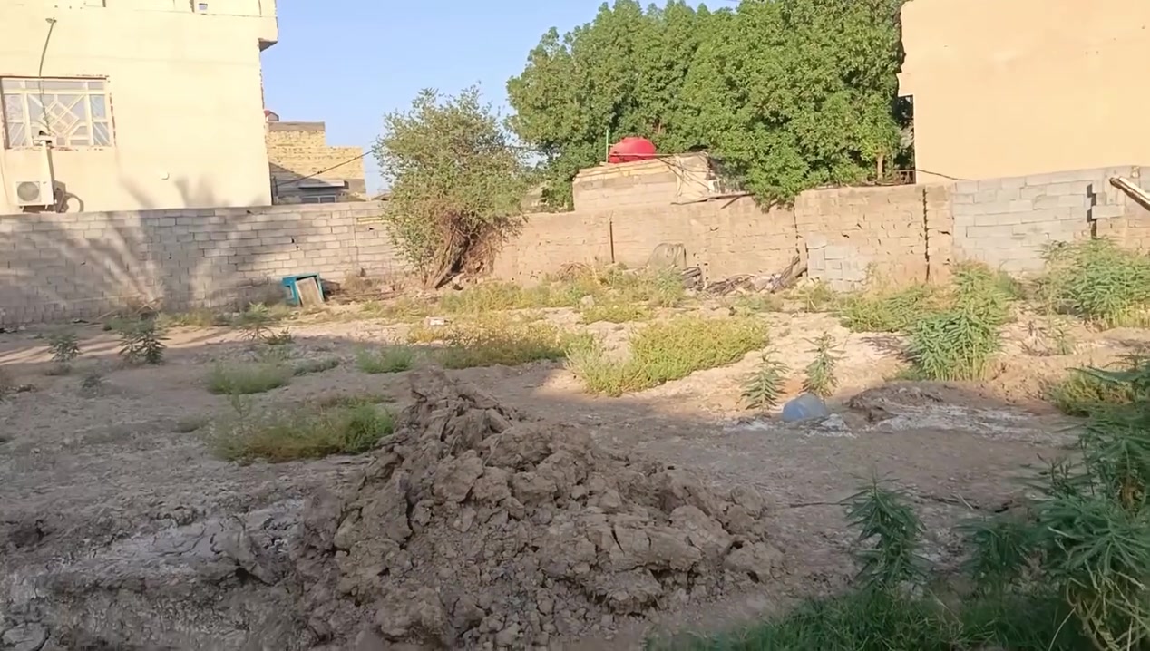 قطعه ارض مساحتها 600 متر مربع مسيجه ومدفونه سند 25 حي المتنبي قريبه على الشارع العام قرب مشتل المتنبي السعر مناسب ***********
