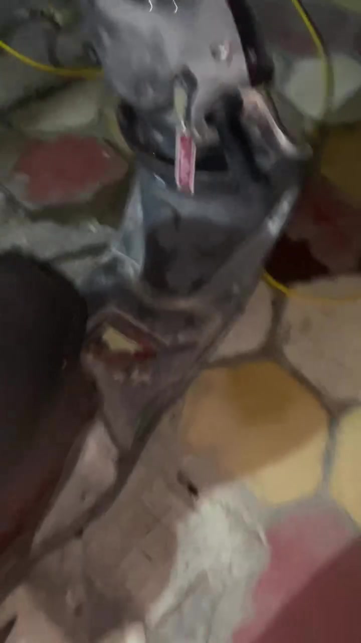 سلام عليكم دراجة بريز للبيع بيها خيط تبخير وكفراتها بلادي السعر 350 قفل قفل مكاني بغداد الدورة وهذا رقمي ***********
