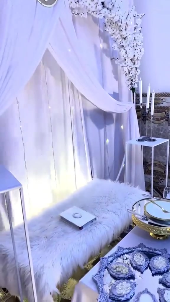 السلام عليكم بيع كوشات حنه ومهر للاستفسار واتساب:  ***********

