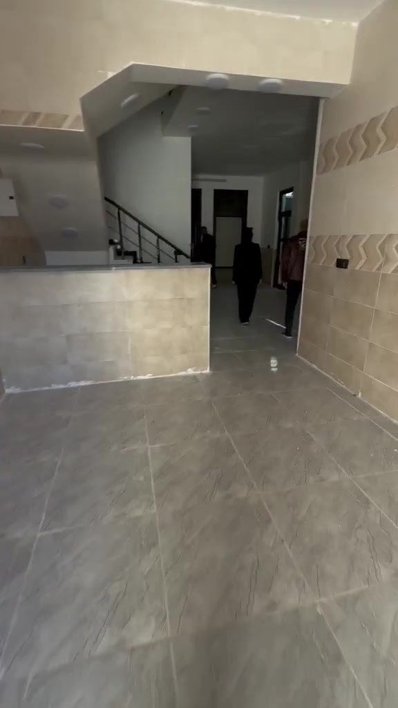 بلاش ٢٥٠ متر بس ١٢٠ وبي مجال ٥ غرف نوم
طابو زراعي سند 25 منطقه الدوانم قرب الشرطة الخامسه يحتوي على ٥ غرف نوم صاله ومطبخ وخدمات وحولي كراج حديقه لاستفسار اتصل *********** ابو دموع مكتب حميد متاح واتساب

