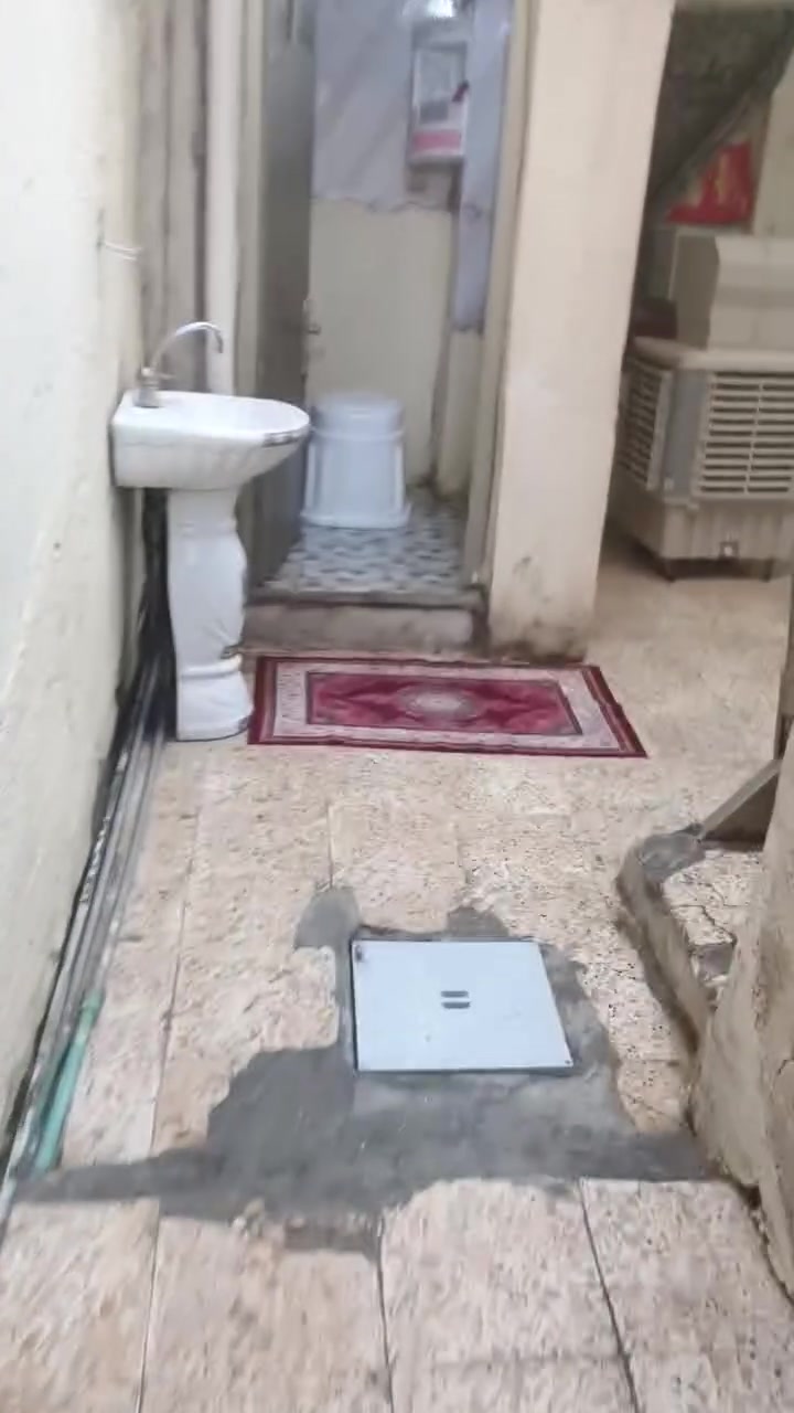 السلام عليكم نص قطعه خلفيه للبيع طابقين مساحتها 72متر  العنوان مدينه الصدر قطاع 29اي استفسار راسلني ع هذا الرقم ***********
