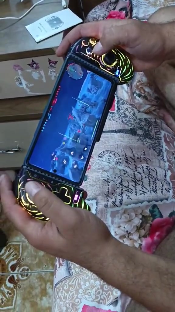 جوستك العاب يرهم للاندرويد والايفون اضاءة rgb السعر ٤٠ مع التوصيل قفل
***********

نص مكتوب في الصور:
- CAMON 30  23mm f/1.8 1/50s ISO177