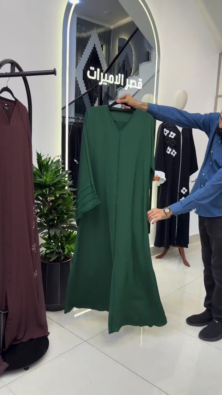 ⁨	⁨	⁨	⁨	ليس كل ما هو جميل يُشبه قصر الامیرات… 🤍
120 الف 
✨ تصاميم حصرية.
🇦🇪 صناعة إماراتية فاخرة.
🪡 تنفيذ يدوي بإتقان على يد مختصين.
💎 جودة تميز كل قطعة.

🚚 توصيل لجميع محافظات العراق.

📩 للطلب عبر الخاص أو واتساب:
***********

🤍 شكراً لثقتكم… أنتم سر تميزنا.⁩⁩⁩⁩ ⁨
