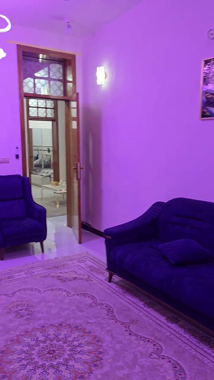 السلام عليكم ورحمة الله بيت بمساحة ١٨٠ م النجف الاشرف طريق المطار مقابل قريه الغدير البيت يباع مع جميع الاثات والاجهزه الكهربائيه وجميع المحتويات السعر  ١٠٥
هـ***********
