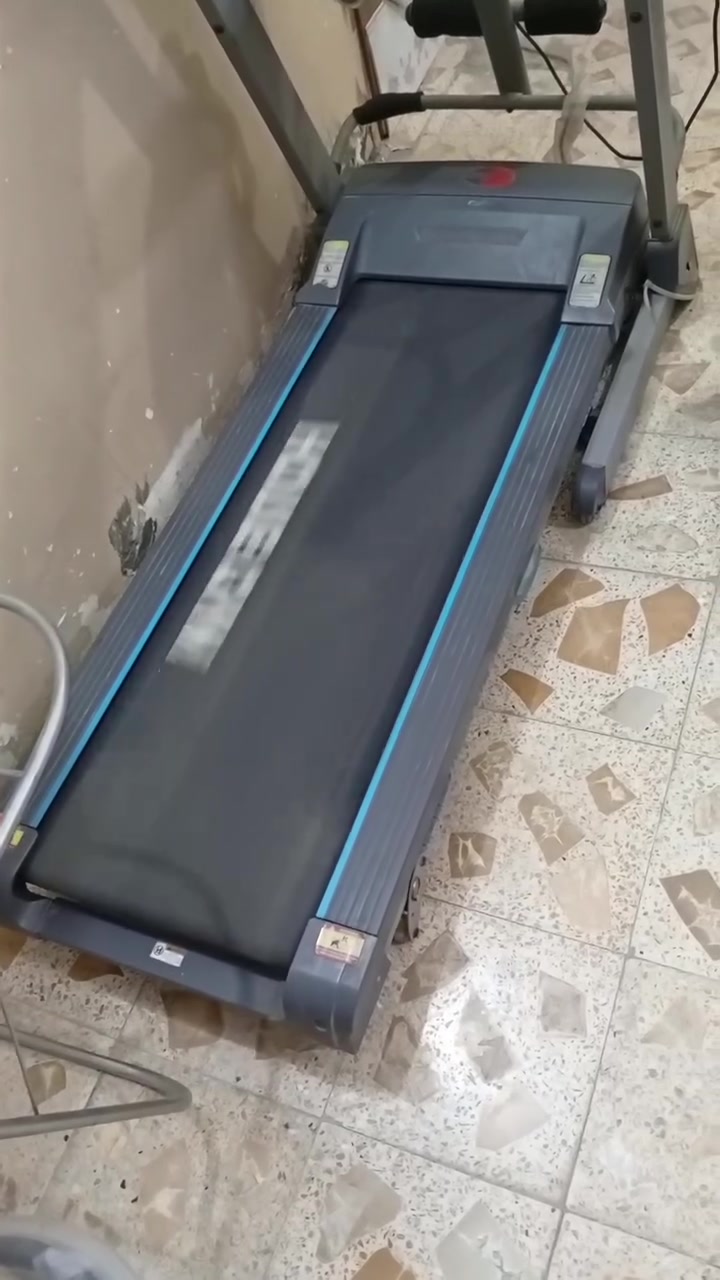 🏋️‍♂️ جهاز جري (تريدمل) جبلي ممتاّز جداً للبيع! 🏋️‍♂️
المواصفات والتفاصيل:
النوع: House Gym (نوعية ممتازة ومتينة جداً).
النظام: جبلي (يصعد وينزل - خاصية الانحدار) لحرق دهون أفضل وتمرين أقوى.
السرعة والتحكم: برامج تمرين متعددة وشاشة رقمية واضحة لعرض الوقت، السرعة، والمسافة، مع لوحة تحكم سهلة وأزرار اختصار للسرعة.
النظافة والحالة: الجهاز بحالة ممتازة وجاهز للاستخدام الفوري.
💰 السعر: 350 ألف دينار (وبيه مجال للشراي، تدلل وما يصير خاطرك إلا طيب).
📍 العنوان: النجف - حي المكرمة (مقابل الملعب).***********
