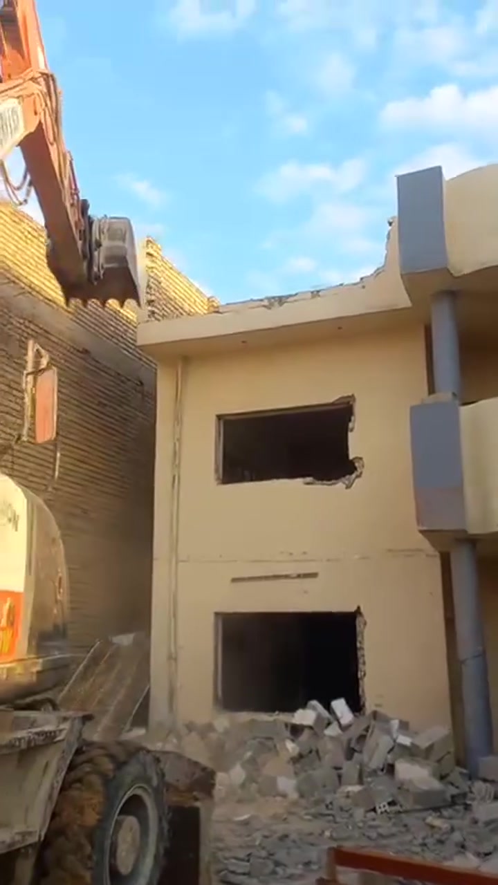🏗️🔥 تفليش البيوت *********** 
🔨 هدم الدور والبنايات بجميع الأحجام
✂️ قص البيوت المشتركة بأمان واحترافية
🏠 ترميم وصيانة المنازل والبنايات
🚜 رفع الأنقاض وتنظيف الموقع بالكامل
🧱 تجهيز كافة مواد البناء
🏗️ مقاولات عامة وتنفيذ الأعمال الإنشائية
📍 نخدم جميع مناطق بغداد
⭐ أسعار مناسبة وحسب حجم العمل
⭐ سرعة بالإنجاز والتزام بالمواعيد
⭐ شغل مرتب واحترافي
⭐ كادر متخصص وخبرة في أعمال الهدم والتفليش
📞 اتصال ***********
🔥 شغلك علينا… من التفليش والهدم إلى رفع الأنقاض وتنظيف الموقع.
