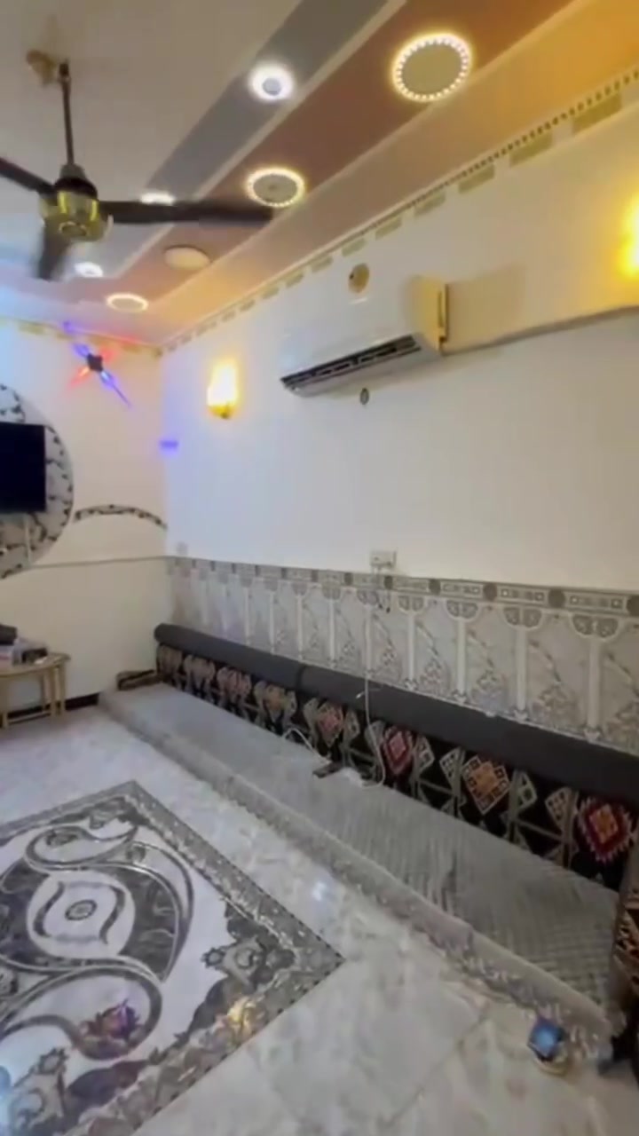 يالله اسلام عليكم
عرض اليوم مشتمل للبيع 
المساحه100متر طابق ونصف 
الطابق الاول مثل ما موضح بالفيديو +يحتوي على غرفه نوم 
والطابق الثاني عباره عن سويت كامل 
المشتمل كامل او خير من الله علي عن الشارع 
العنوان تاجي سبع البور منطقة الضباط قرب شارع ابو شيرين
منطقه13000 طابو صرف تحويل مباشر
للتواصل والاستفسار خاص واتساب 
***********
