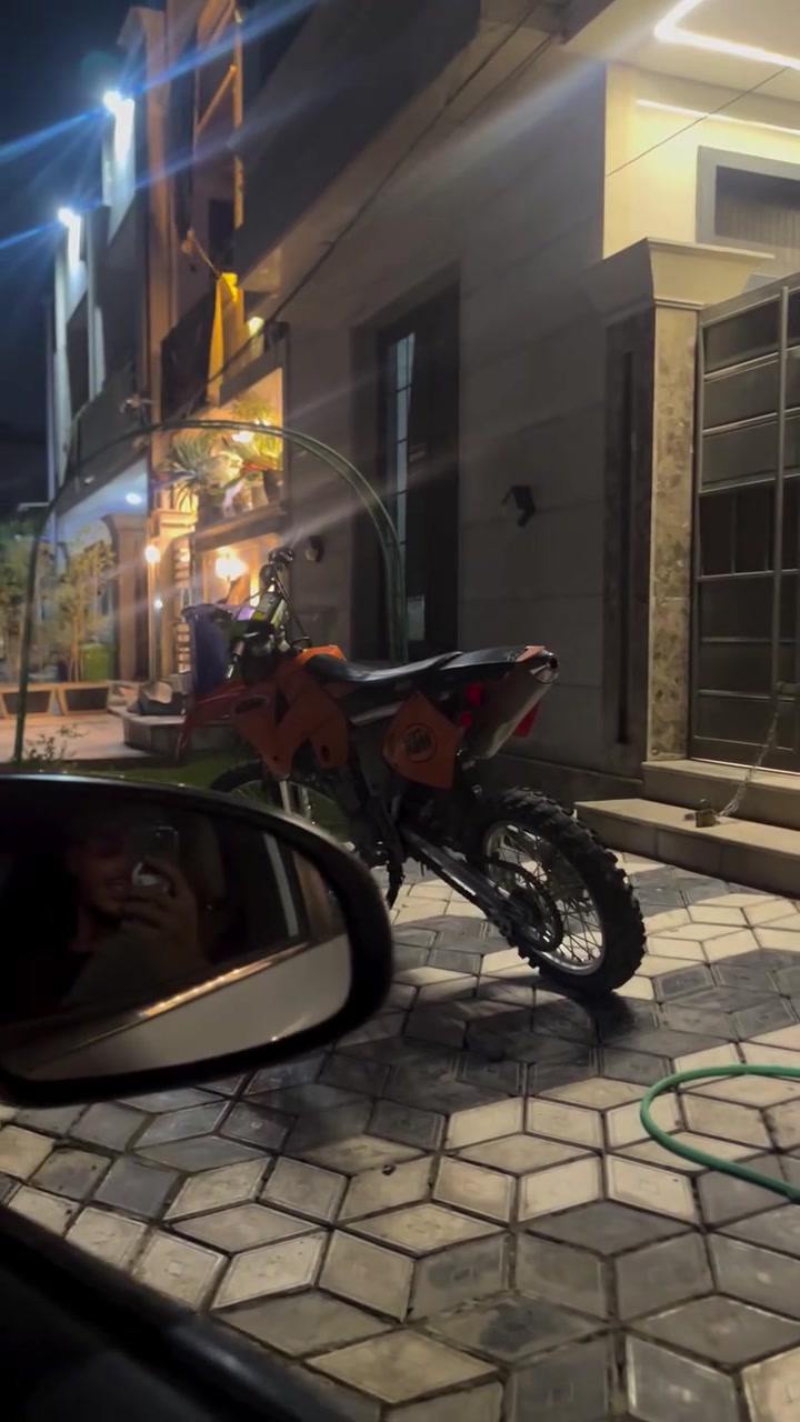 Ktm  250 EXC 2007
اصل الدراجه شلعه تشك الكاع 
دراجه تخبل جيب فيتر وتعال افحص 
چوابه جدد دهن اول بارحه بدلته موتل 
دسكات جديده 
بغداد مكانهه 
19 وبيهه مجال
***********
فقط واتساب تجي تاخذهه من باب البيت
