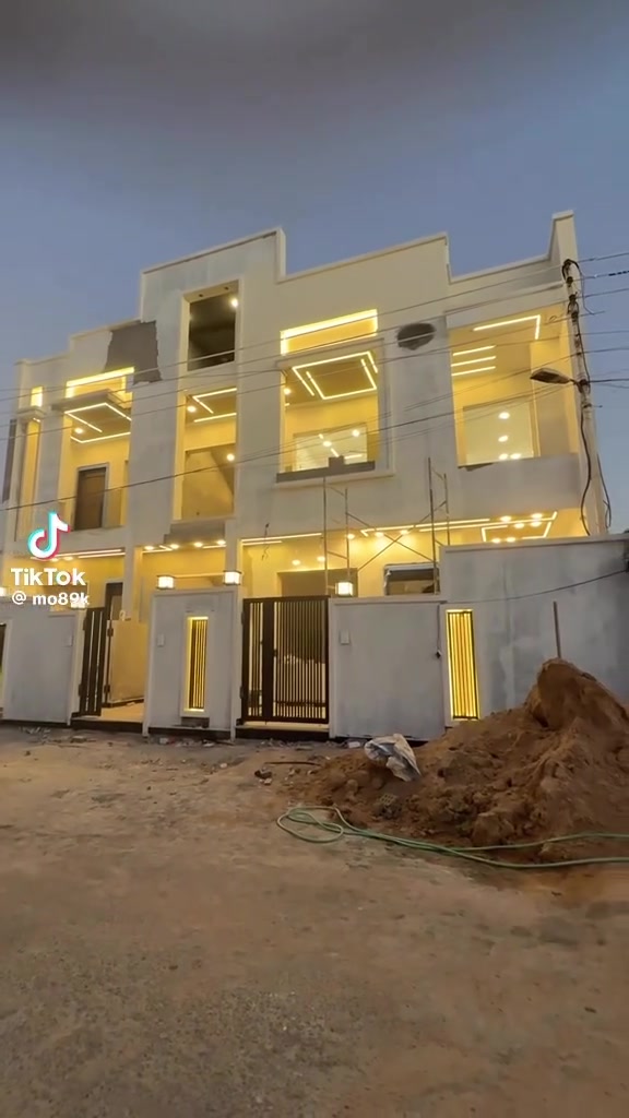 عراس كل الكهربائيين 
بس حجي احنا شغله نزامط بي 
***********
