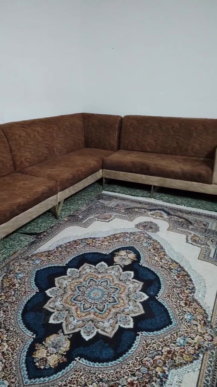 ديوان نظيف جدا سعره ١٣٥ الف
*********** تقريبا عشر مقاعد
