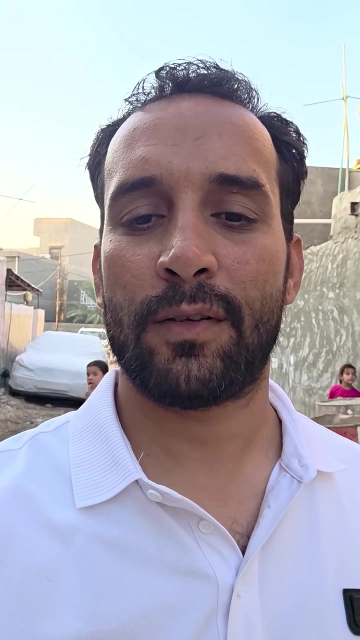 انتباه.. انتباه 👇👇
بيت مساحته 135 متر سند 25 
 يحتوي على
غرفة نوم واحده 5*4 وصاله 7*4
مطبخ 4*4 و استقبال 7*4
بناء حديث البيت كامل
العنوان شارع علي قماره قرب بيت سيد عباس علي الزعلان
للاتصال او الاستفسار يرجى الاتصال على الرقم ***********
