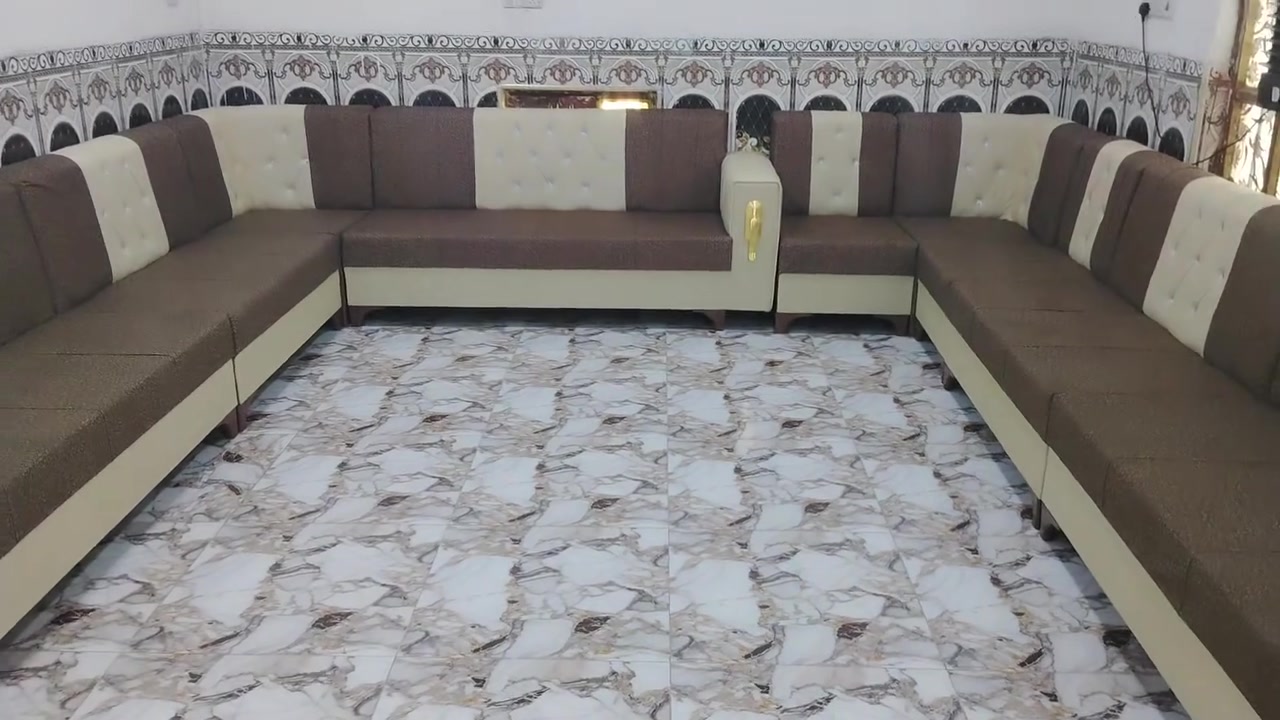 السلام عليكم ديوان عشرين مقعد جديد ما مستخدم يكفي استقبال ٦في 4 مداير مدايره وعندي خدمه توصيل بكروه ***********
