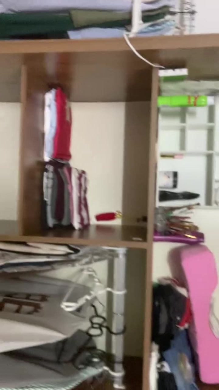 غرفة نوم بيها بعض العيوب للبيع 125000
***********
