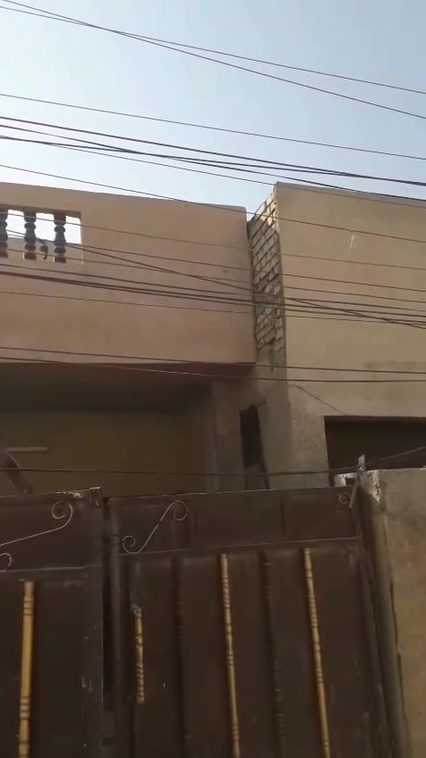 دار مساحته 144 متر الواجهه 10 متر والنزال 14.4 متر في الدوره بداية  ابو دشير بالقرب من الملعب و مزرعة ابو فلاح بناء بالتسعينات مسلح مضبوط طابق واحد ابيع قطعة أرض سعر المتر مليون ويرهم مراوس بمساحه اقل في البياع أو مدينة الحرية اوقريب على هذه المناطق علما ان الدار فارغ  للاتصال ***********   أو الرقم 
***********    يوجد واتساب مستعجل على البيع
