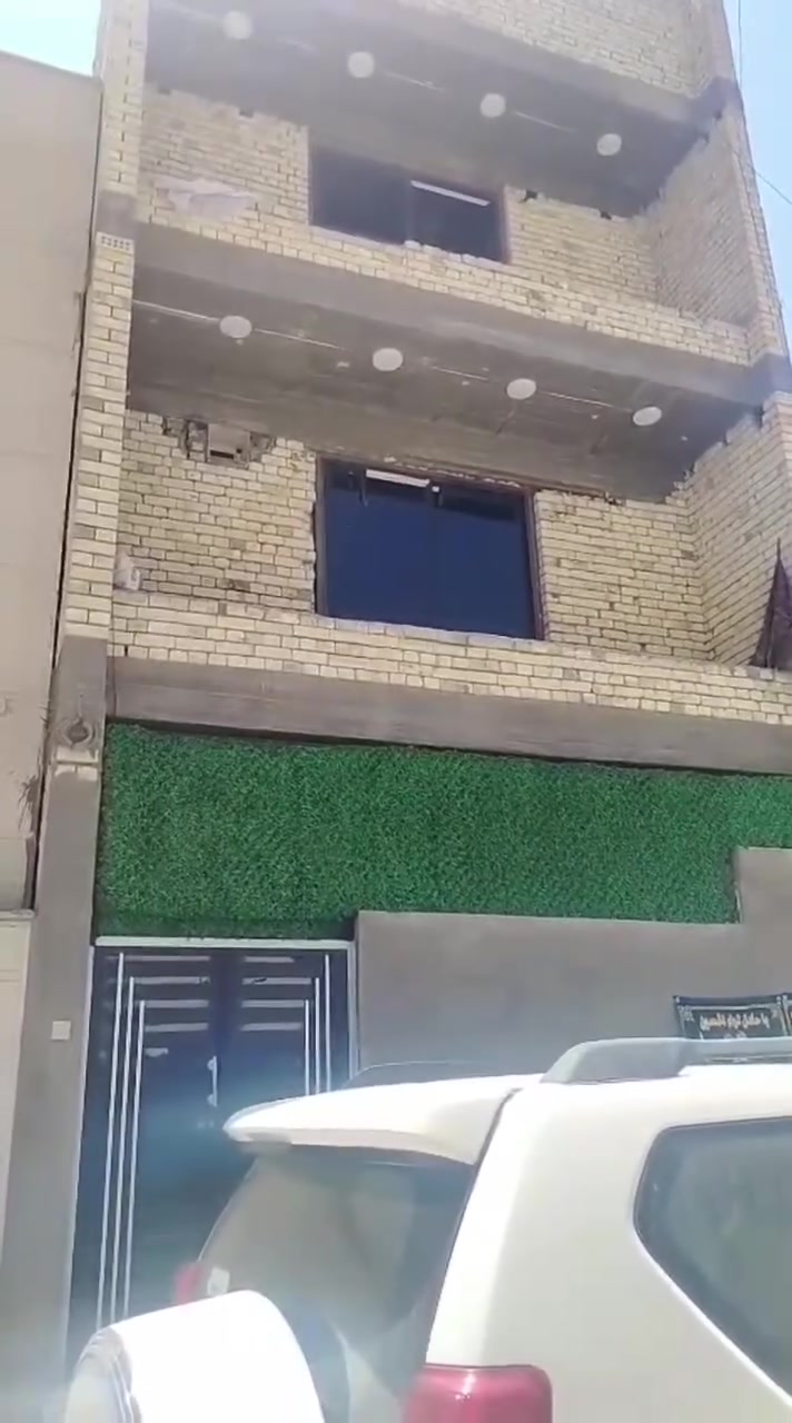 دار للبيع
في محلة 512 حي جميلة 
المساحة60 متر الواجهة6 النزال 10 
3طوابق درجة اولى بناء 2025 4 غرف نوم وملحقات +خدمات للاستفسار الاتصال 
***********
***********

