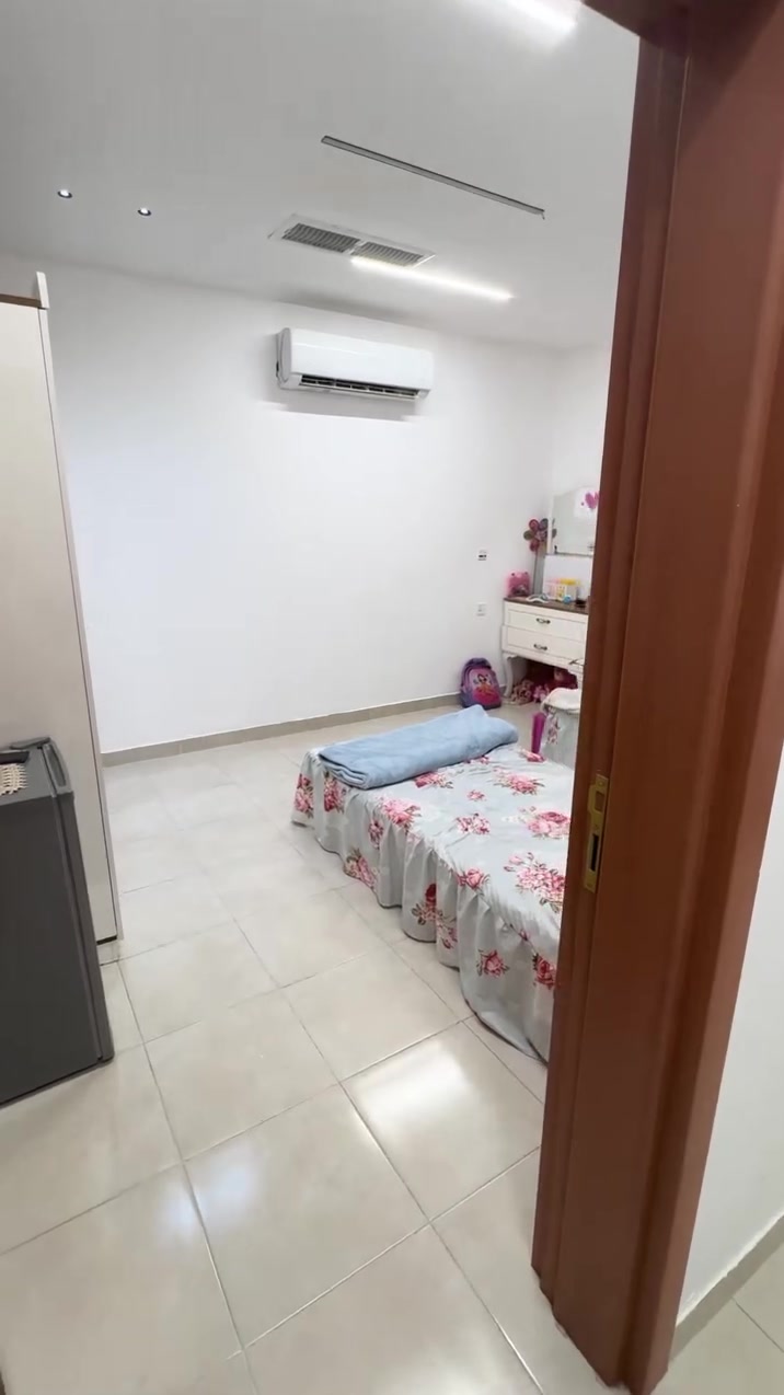 🚨هذا بيت داخل مجمع مدينتي.. ممكن يكون عنوانك الجديد🏡

➖ اعلان رقم ( 4299) ➖
تتوفر وحدة سكنية للبيع  
في المرحلة الأولى من حي الورود - مجمع مدينتي السكني
🟩 حالة العقار: جاهز للسكن 
🟩 مساحة العقار: 250 م² 
🟩 الواجهة: ركن
🟩 نوع الخريطة:نرجس

 🟩 شهرياً:- (556) الف دينار عراقي فقط 
______
🟩 للإستفسار :-
يمكنكم مراسلة الصفحة:
ونتشرف بزيارتكم #ALTUN_EMLAK
🕙 علماَ ان اوقات الدوام تبدأ من الساعة العاشرة صباحا وحتى السادسة مساءً
📍 كركوك - مجمع مدينتي السكني - حي الجامعة فيلا رقم 2 
📞 *********** - ***********
يتوفر  ( واتس اب   - فايبر - تليگرام )
______
🌐 ويمكنكم زيارة موقعنا الالكتروني:
www.AltunEmlak.com

