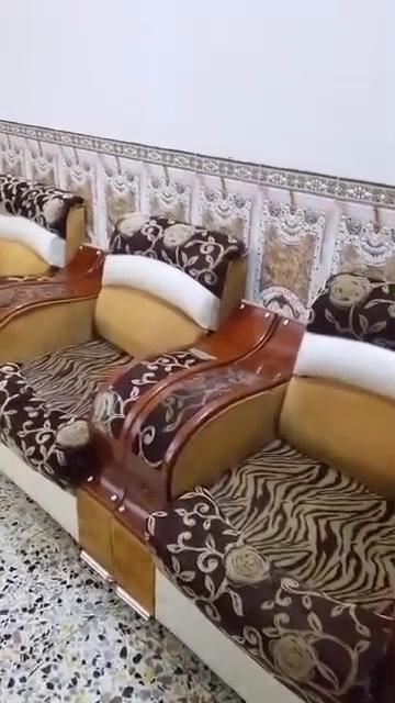 تخم • ١٠ مقاعد