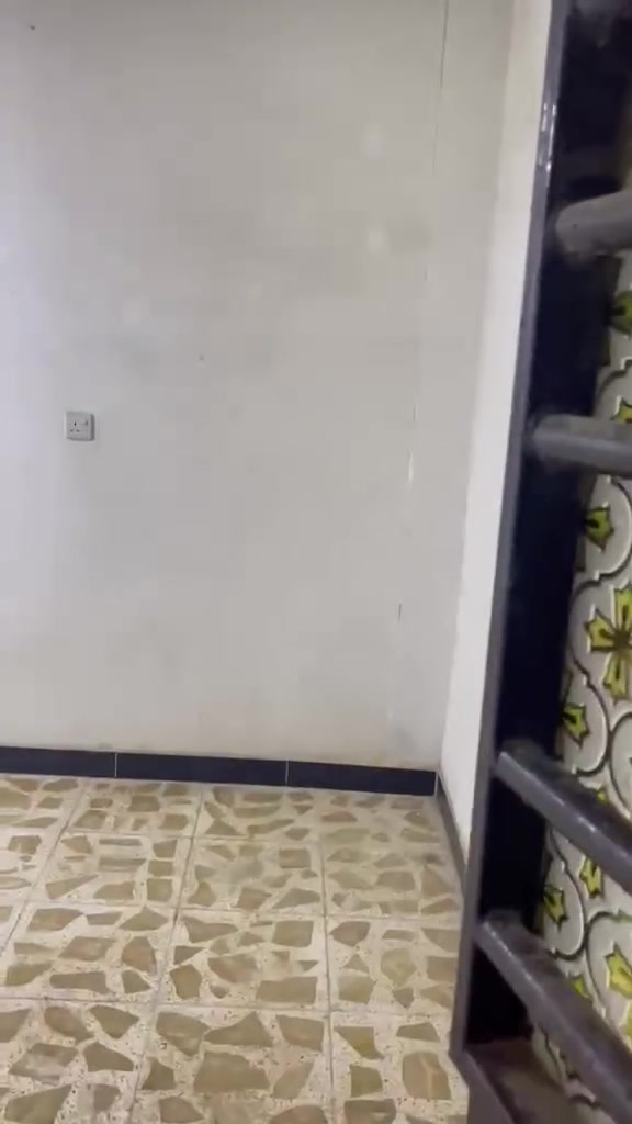 🏡 بيت للإيجار – البلديات / شارع المعسكر (على التبليط)
بيت كامل للإيجار، جاهز للسكن ومن جميع النواحي، موقعه مميز

📞 للاستفسار والتواصل:*********** وتساب ستفسار👇 (***********)
