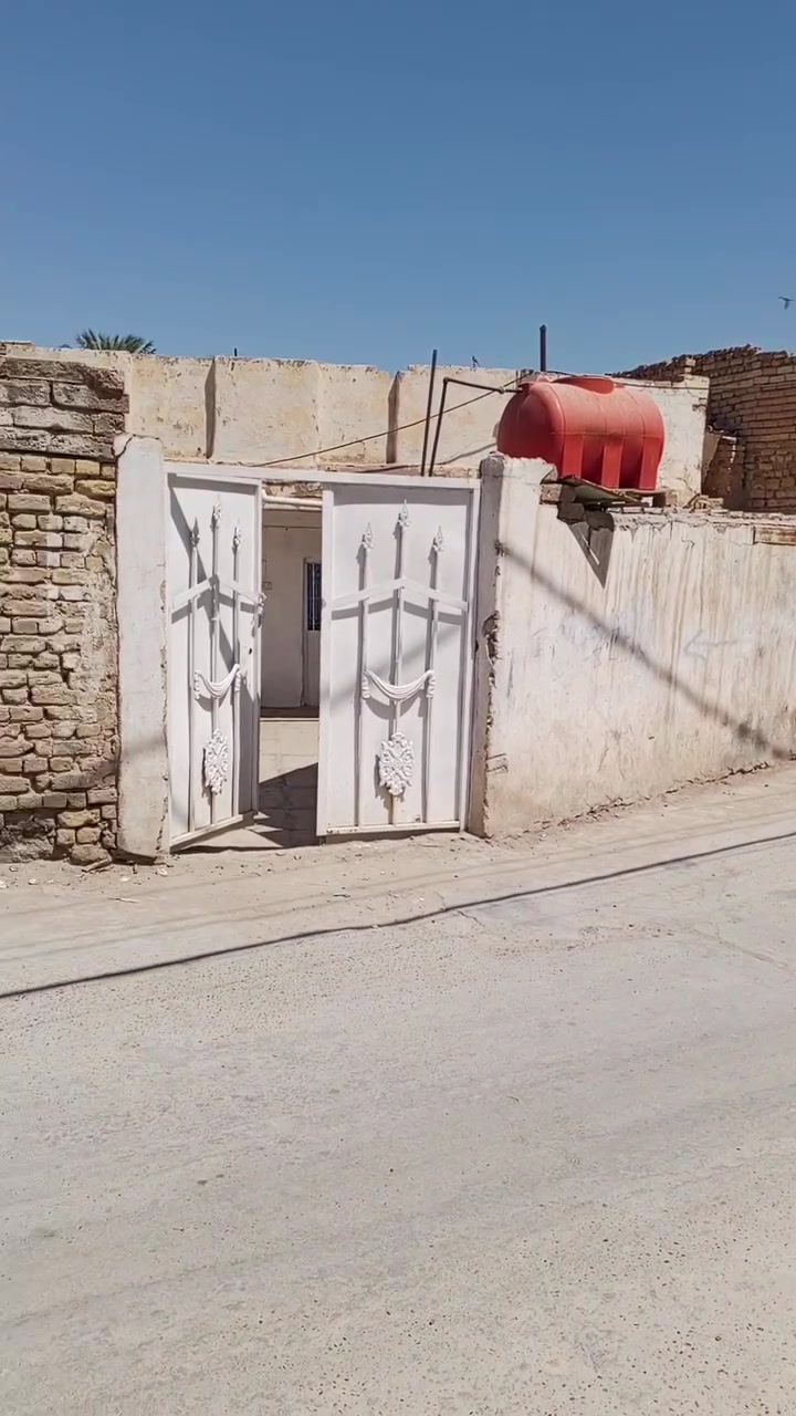 الدار للبيع المساحة 200 متر تقريبا 
 يرهم.     #نقد #واقساط 
العنوان بابل حله محلة العتايج شارع الرئيسي  يبعد عن الشارع العام حوالي 150 متر 
الاتصال و الاستفسار ‎*********** .  ***********
