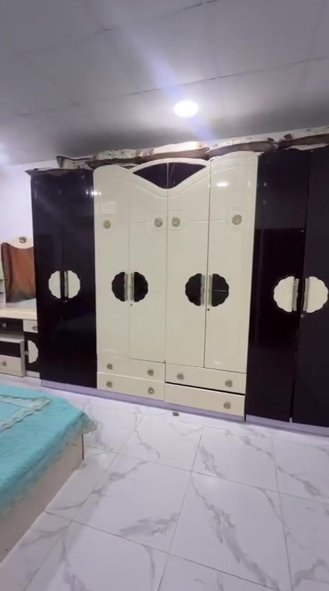 غرفة نوم للبيع 250 الف التواصل على الرقم ***********

