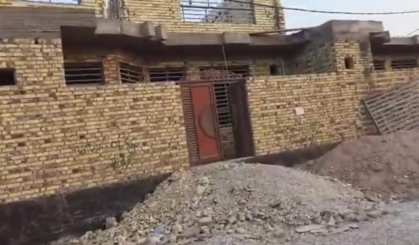 السلام عليكم 
بيت للبيع طابو صرف حر مداور مباشر 
غير محجوز 
العنوان ابو حشيش الالف قرب المدرسة الصينية 
رقم العقار 1223 بصف الركن 
المساحة 150 متر 10 * 15 
البيت يحتوي على 5 غرف نوم 2 جوه و 3 فوك 
و صالة و استقبال و مطبخ حار و بارد و صحيات عدد 4 
البيت بناء جديد 
تريد البيت على هاي الوضعية تريد تسليم مفتاح انت تختار 
جاري العمل بيه واصل مراحل متقدمة 
و يرهم مراوس بيت او قطعه طابو صرف فقط 
و لمعرفة السعر و الاستفسار أكثر الاتصال على الرقم 
***********
