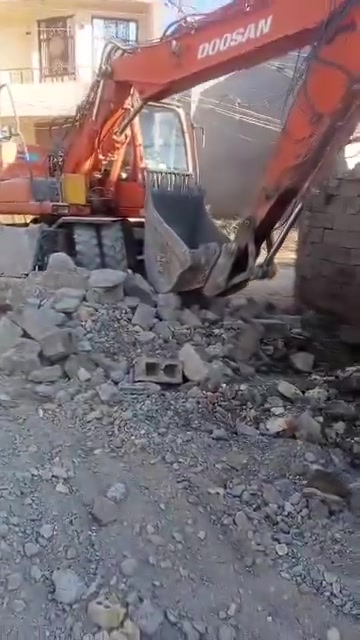 تفليش الدور ورفع الانقاض بموادة فقط وتعديل الارضيه مع تحياتي للجميع ***********
