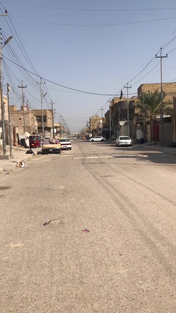 معروض لدينا في المكتب بيت المساحة 130 م بناءً نضيف جدا طابق واحد عكادة على شارع عرضة 20 م البيت فارغ حاليا جاهز للسكن المحتويات البناء ( غرفة النوم وصالة ومطبخ وصحيات مع استقبال البيت كلةبناء طابوق ) العنوان التضحية تدخل شارع الكشك نهاية الشارع سنتر على الشارع إذًا عجبك المكان تعال للمكتب ودزك علية احسن الاتصال على *********** ابو علي الاسدي مكان كلش حلو البيت اعتبار تجاري
