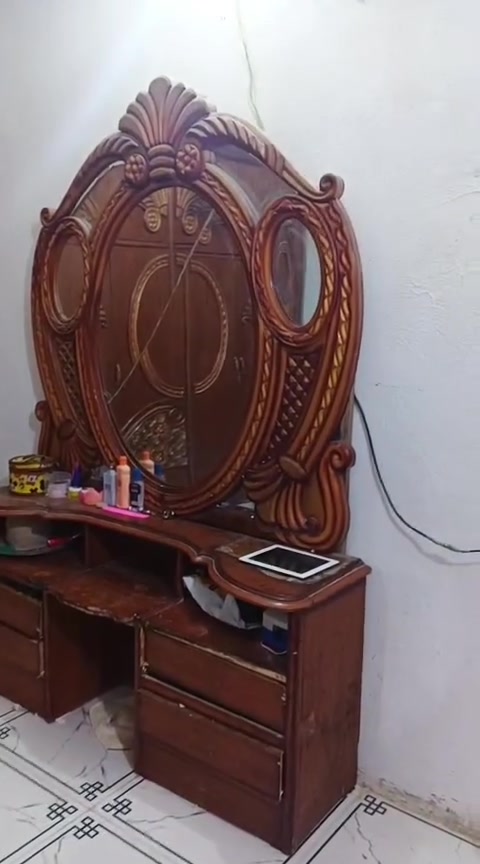 غرفه للبيع في دير يوجد توصيل غرفه أخت جديده سانه سنه من مشتريه سعر ٣٥٠ الف رقم تواصل واتس ساب ***********
