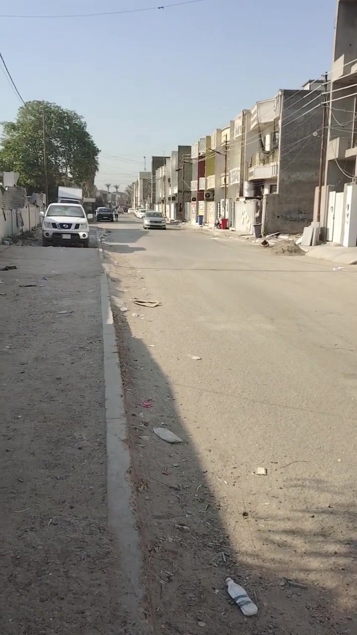 🏡 فرصة عقارية مميزة في موقع سكني واعد – منطقة الرواد نهاية الميكانيك بالدورة 
إذا تبحث عن بيت للسكن أو عقار يحقق لك دخلاً شهرياً، فهذه الفرصة تستحق اهتمامك 👌
📍 مشتملات طابو زراعي – سند 25
✅ ملك صرف – ملك شخصي
✅ تقع وسط مناطق سكنية طابو صرف سكني
✅ قريبة من منطقة الميكانيك، في نهاية المنطقة وبمواجهة منطقة الرواد
✅ المنطقة مأهولة وقريبة من الخدمات
✅ نسبة البناء 100% وفق شروط البلدية وأمانة بغداد بحسب المعروض
✅ موقع قريب من كل ما تحتاجه العائلة
🛍️ موقعها قريب من الميكانيك ، وقريبة من:
الأسواق • العيادات • المدارس • الكليات • المساجد • الكنائس • وجميع المرافق والخدمات الأساسية.
🎯 خيارات متعددة وأسعار مناسبة:
🔹 مشتمل 50م – طابقين
💰 90 مليون دينار
🏠 مناسب للسكن
💵 أو للاستثمار والتأجير بدخل يصل إلى 500 ألف دينار شهرياً
🔹 مشتمل 70م – طابقين
💰 120 مليون دينار
🔹 مشتمل 80م – طابقين
💰 125 مليون دينار
🔹 مشتمل 100م – طابقين
💰 160 مليون دينار
🔹 دار 150م
💰 260 مليون دينار
🔹 دار 200م
💰 325 مليون دينار
📸 تفاصيل الموقع موضحة في الصورة بالتعليق الأول، ويمكن مشاهدة الموقع بشكل أوضح من خلال الفيديو.
⭐ موقع مميز بين مناطق سكنية بطابو صرف، وقريب من الميكانيك ومقابل الرواد، مع توفر الخدمات والمرافق التي تحتاجها العائلة.
🏆 مكتب دلال بغداد
*********** ابو روان
فرع الدورة ***********
فرع الكرادة ***********
فرع المنصور *********** 
استثمر صح.. واختار الموقع الصح.

