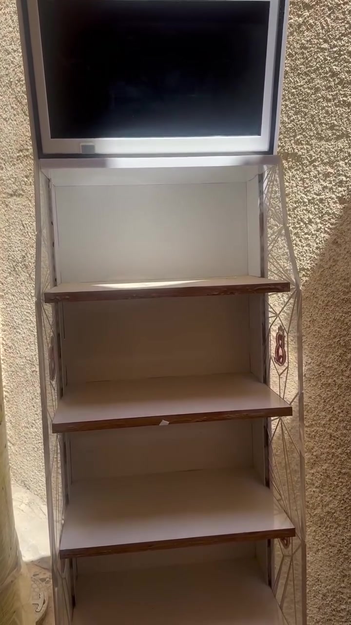 السلام عليكم رفوف للبيع طول ثلاث امتار اله  عرض متر اله اربع سانتيمات.  غمج الرف ٣٠. رفوف تزكام اصلي تفصال مفصلهن  الرفوف ٨ قطع وياهن عوارض وسله.  الشراي يتصل. مكاني بغداد الحسينيه مسقط ***********
