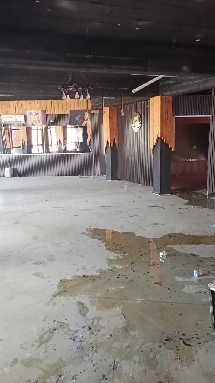 السلام عليكم قاعه للايجار معزوله درجها وسطحها  القاعه كبيره فيها صحيات ومطبخ وتصلح مركز تجميل معهد تدريس موقع امزون شركات توصيل بناء مقاولات للاستفسار مراجعة مكتب الرافدين حي العامل مجاور جامع العشره المبشره مقابل مطعم سندريلا الاتصال ***********
***********

نص مكتوب في الصور:
- شقه للإيجار